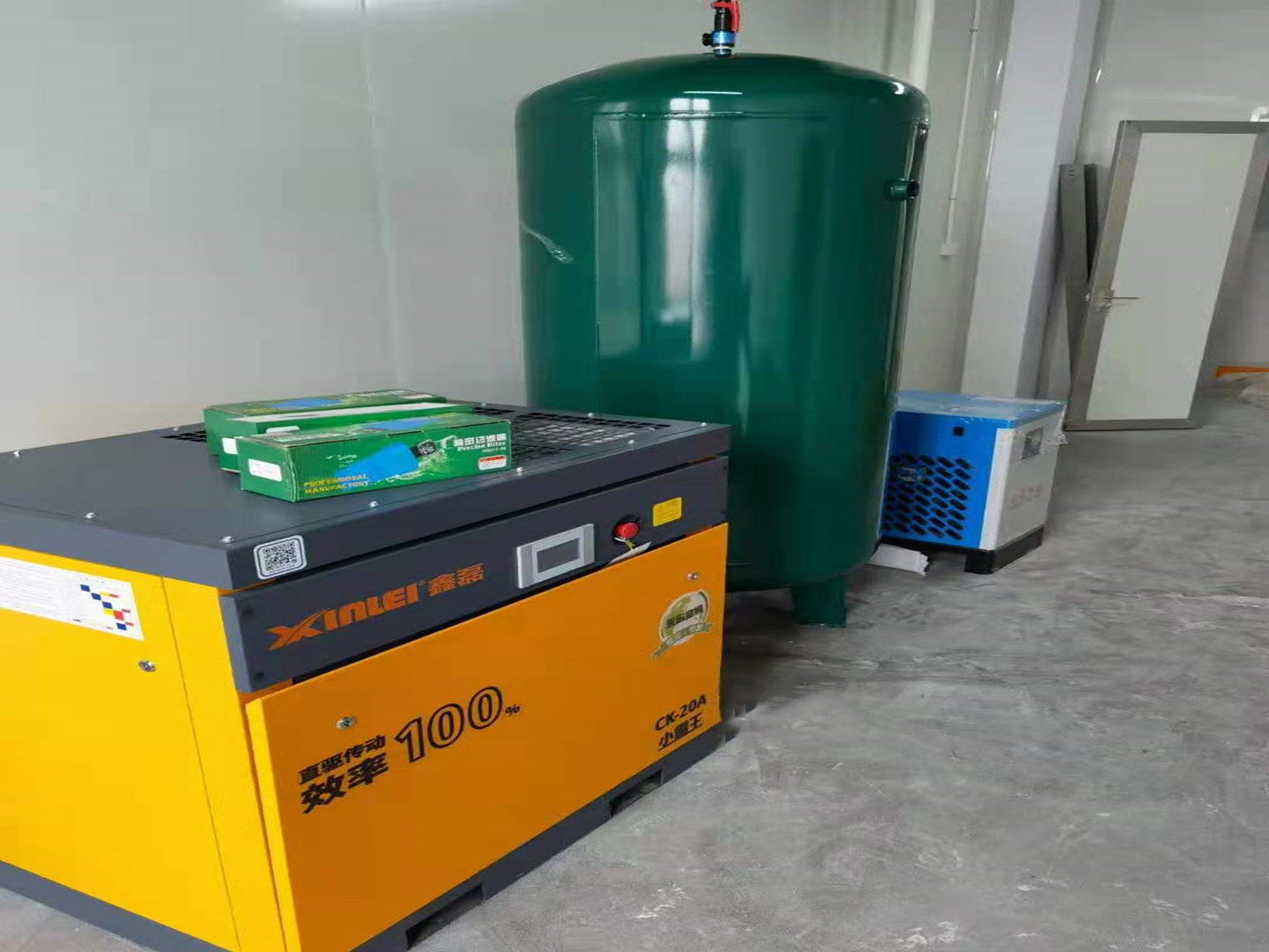 15KW鑫磊永磁變頻螺桿式空壓機使用現(xiàn)場